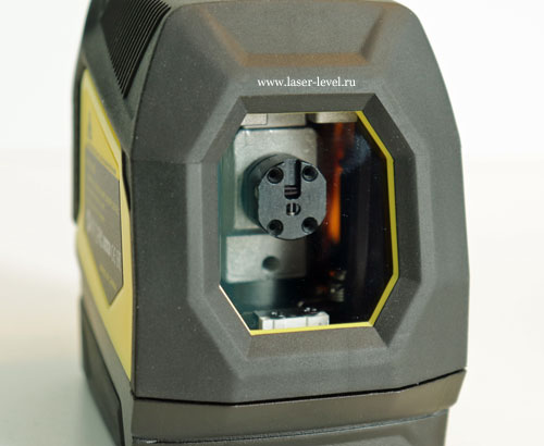 Один лазерный излучатель на обе плоскости у лазерного уровня Firecore F113XG