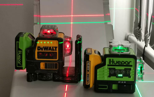 Возможность работы лазерного уровня Huepar P03CG от батареи DeWalt 